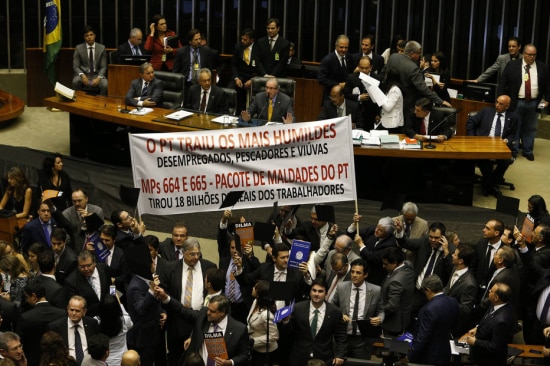 Parlamentares da oposição criticam medidas em sessão da Câmara