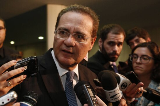 O presidente do Senado Federal, Renan Calheiros concede entrevista a imprensa&nbsp;