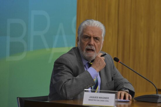 O novo ministro da Casa Civil, Jaques Wagner, que participou de comitiva presidencial à Colômbia 