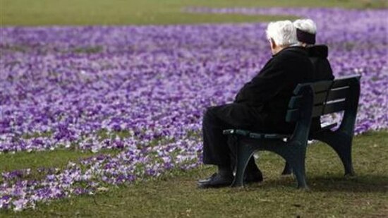 Pessoas com Alzheimer não se lembram de fatos, mas mantêm emoções, aponta estudo