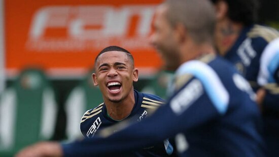Gabriel Jesus luta para superar timidez e lidar com fama no Palmeiras