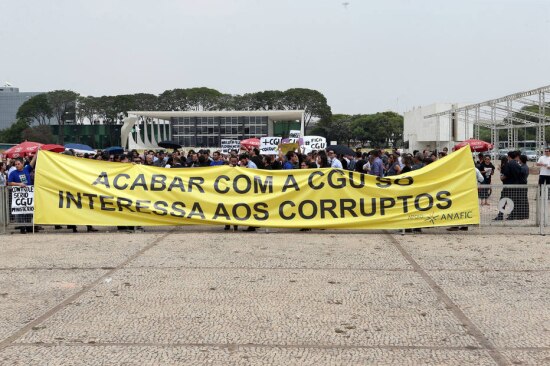 Funcionários da CGU protestam contra a possibilidade de mudanças no ministério
