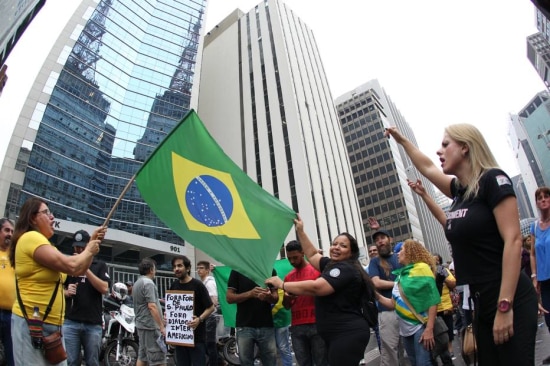 Protesto do Grupo Revoltados On Line em frente ao escritório da Petrobrás em SP