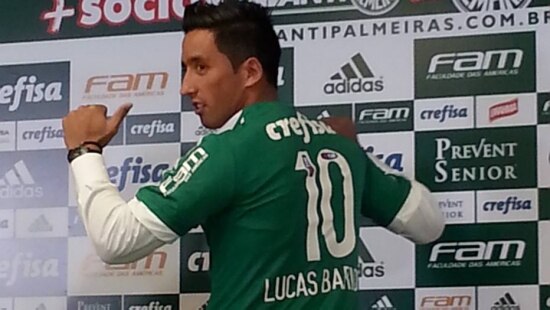 Com a camisa 10, Barrios nega rótulo de estrela e promete luta