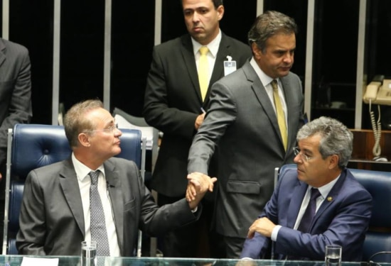 O senadores Renan Calheiros (PMDB-AL) e Aécio Neves (PSDB-MG)