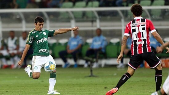 Por caridade, Palmeiras leiloa camisa que Robinho usou em golaço