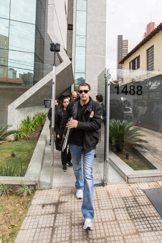 MG - OPERAÇÃO ACRÔNIMO/2ª FASE - GERAL - Policia Federal cumpre mandados de busca e   apreensão em empresa que teria pertencido   ao governador de Minas, o petista Fernando   Pimentel, em Belo Horizonte (MG),  como   parte da segunda fase da Operação   Acrônimo.    25/06/2015 - Foto: HUGO CORDEIRO/AGÊNCIA NITRO/PAGOS