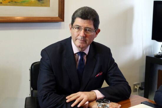 O ministro da Fazenda, Joaquim Levy, teria pedido maior prazo para estipular o indexador da dívida de Estados e municípios