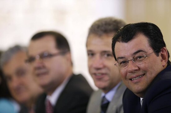 O ministro de Minas e Energia, Eduardo Braga, confirmou&nbsp;que o governo vai colocar em prática o&nbsp;plano emergencial para garantir o abastecimento de energia no País nos horários de pico