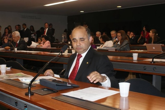 O novo ministro do Esporte, George Hilton, deixou de ser réu em uma ação de cobrança movida pela Caixa Econômica Federal