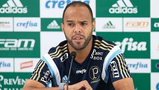 Alecsandro evita descartar Palmeiras da briga pelo título