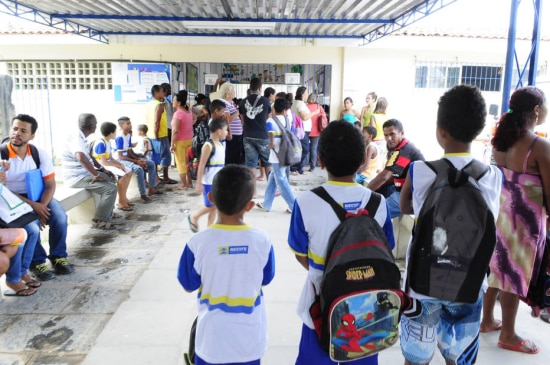 Das crianças entre 6 e 14 anos, 98,5% vão à escola no Brasil 