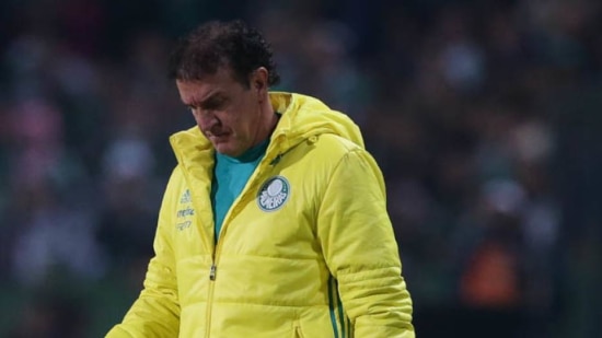 Após vitória, Cuca contém euforia por liderança do Palmeiras