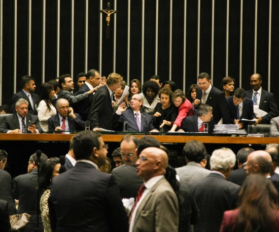 Com elas à frente. Bancada feminista e ministra defenderam a aprovação da medida&nbsp;