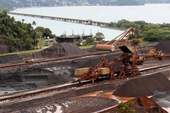 Queda dos preços das commodities, como o minério de ferro, prejudica o crescimento da América Latina