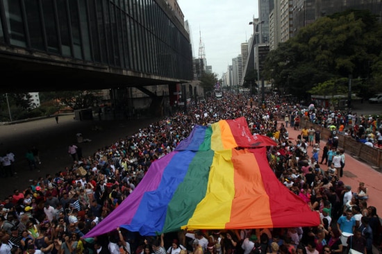 Parada do Orgulho LGBT; diretor de associação defende que gays observem leis dos países que visitam