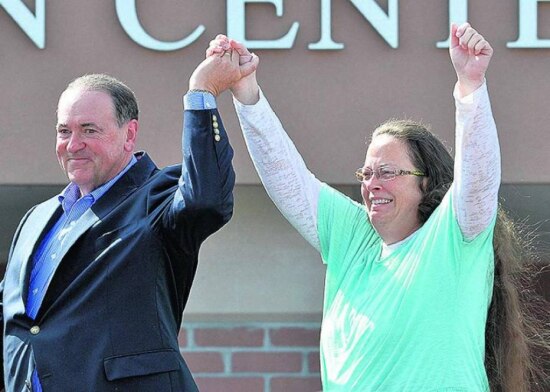 Timothy D. Easley | AP A escrivã Kim Davis foi libertada nesta terça-feira, dia 8