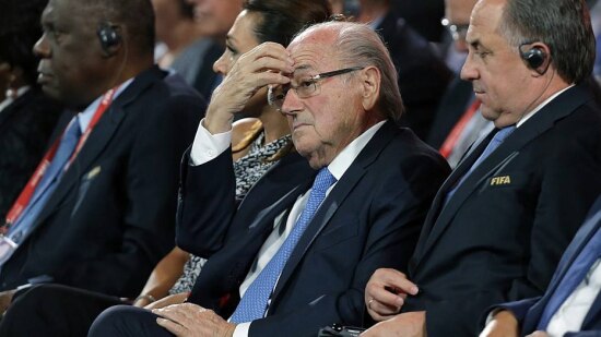 Comitê da Fifa propõe suspensão de Blatter por 90 dias