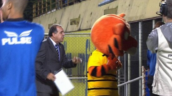 Mascote do São Bernardo é expulso no jogo do Palmeiras
