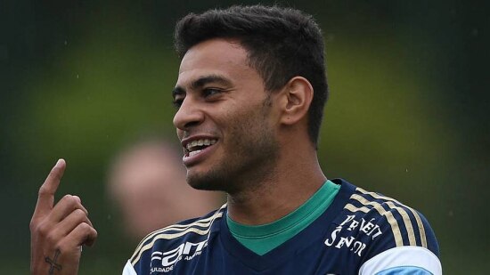 Cleiton Xavier consegue sequência e vira líder de assistência no nacional