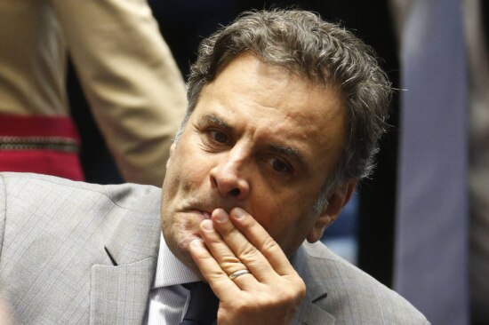Aécio afirma que proposta trará 'redução' de gastos