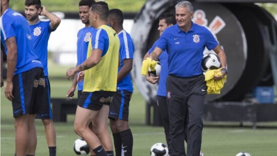 Corinthians terá time misto e Luciano de titular no clássico