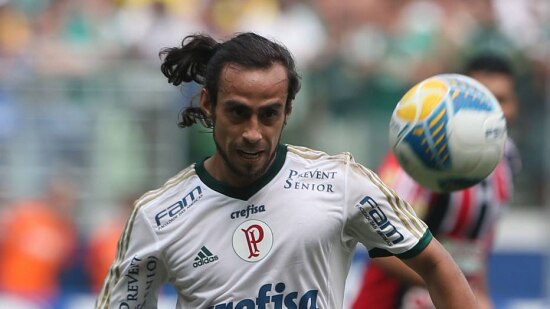 Titular, Valdivia soma altos e baixos contra o Corinthians