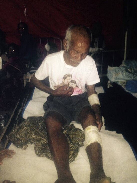 Funchu Tamang, de 101 anos, se recupera em um hospital em Nuwakot