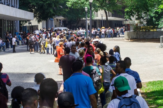 Taxa de desemprego atingiu 9% no trimestre até outubro