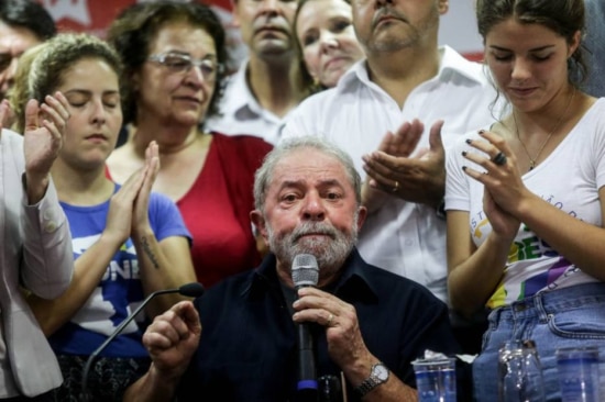 Ex-presidente Lula faz pronunciamento após prestar depoimento à PF na Lava Jato