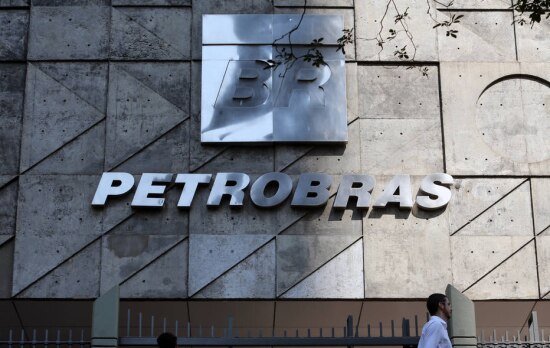 Petrobrás também reafirmou que aprovou um plano de desinvestimento de US$ 13,7 bilhões para o biênio 2015 e 2016
