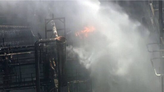 Três pessoas ficaram feridas incêndio na refinaria em Pasadena, no Texas