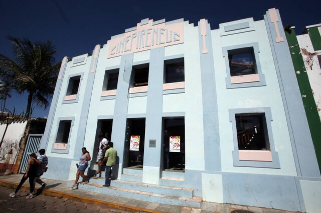 Estadão Cine Pireneus