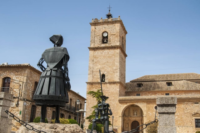 Thiago Momm/Estadão Estátua de Dulcineia e Dom Quixote em El Toboso