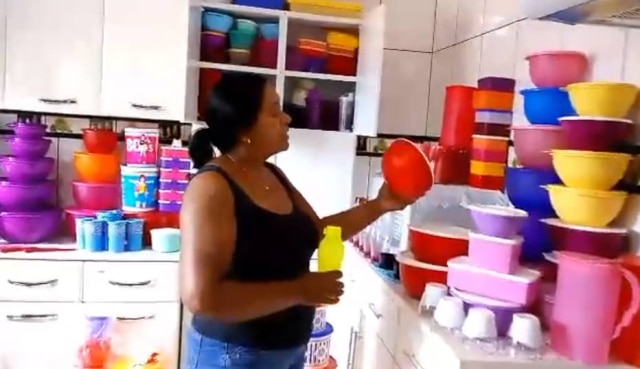 Conheça Dona Isonete, uma mulher viciada em Tupperware Emais Estad u00e3o Armario Banheiro Espelho ~ Conheça Dona Isonete, uma mulher viciada em Tupperware Emais Estad u00e3o
