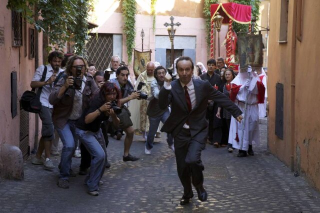 Sony Pictures Classics Cena do filme 'Para Roma com Amor', de Woody Allen. Mas poderia ser o tal noivo.