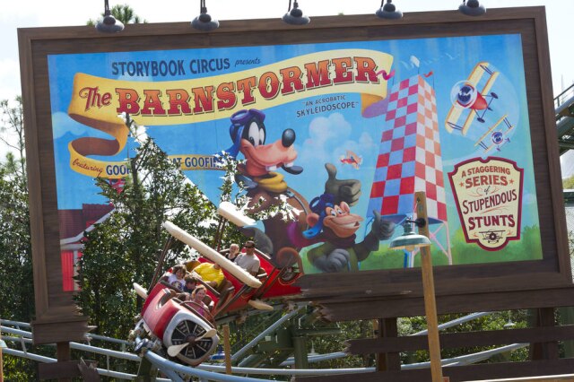 DisneyWorld Montanha-russa The Barnstormer tem altura mínima de 89 centímetros