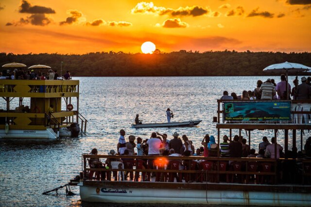 Tiago Queiroz/Estadão Pôr do sol na Praia do Jacaré ao som de 'Bolero de Ravel'