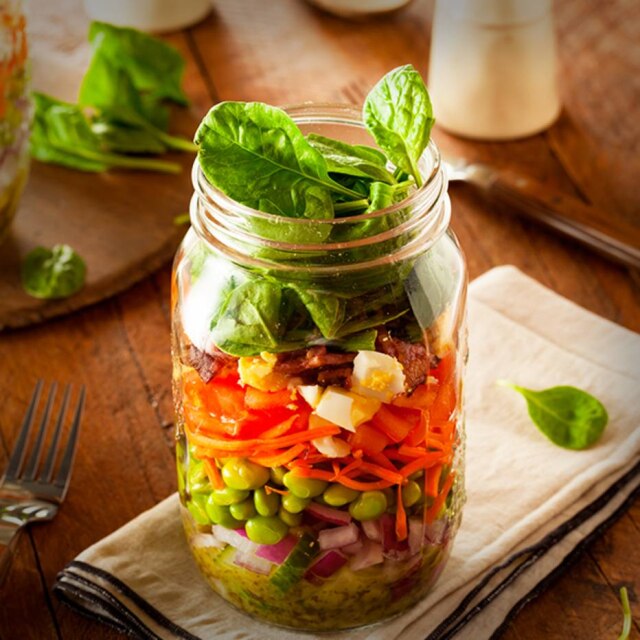 Divulgação Quem não quiser preparar o pote em casa tem a opção de pedir a salada