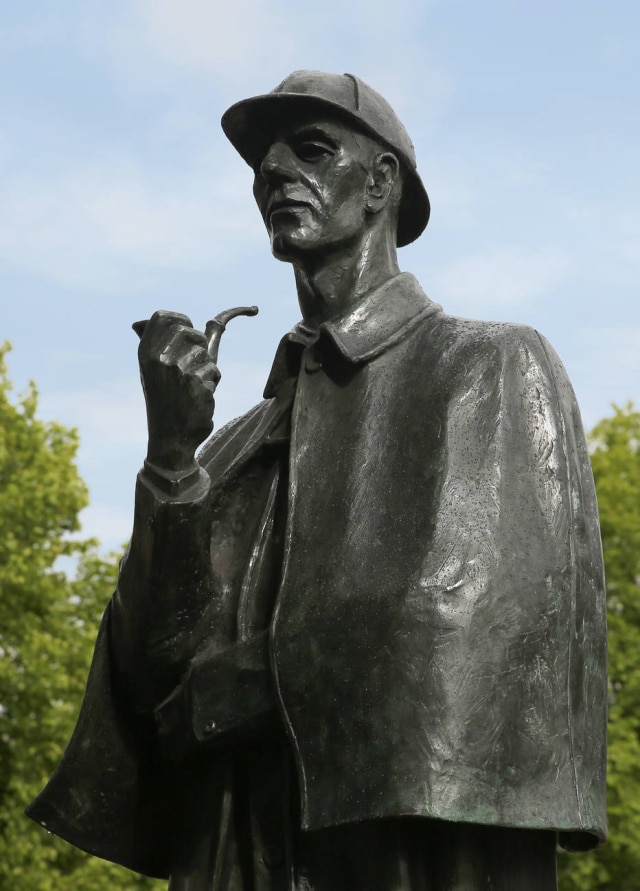 Lee Ryda/The New York Times Estátua de Sherlock Holmes em Londres