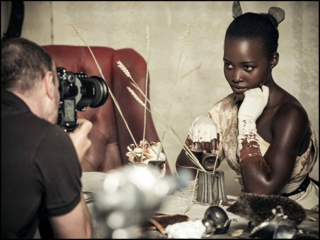 Alessandro Scotti via The New York Time Atriz Lupita Nyong'o posa para as lentes de Tim Walker