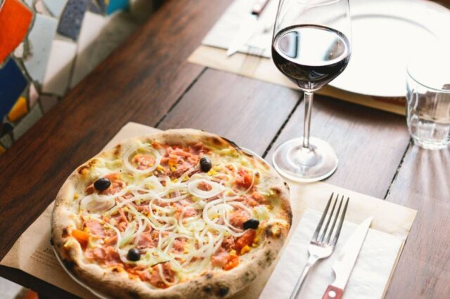 Paulinho Sefton|Divulgação Pizza portuguesa da Di Fondi, na Vila Madalena