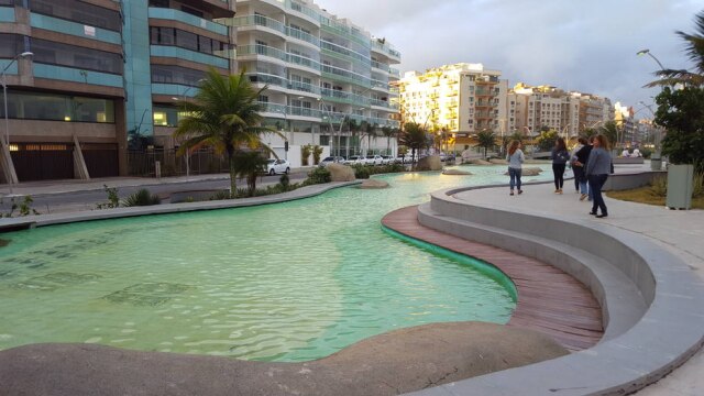 Bruna Toni/Estadão Praça das Águas, na orla da Praia do Forte, tem iluminação cromática