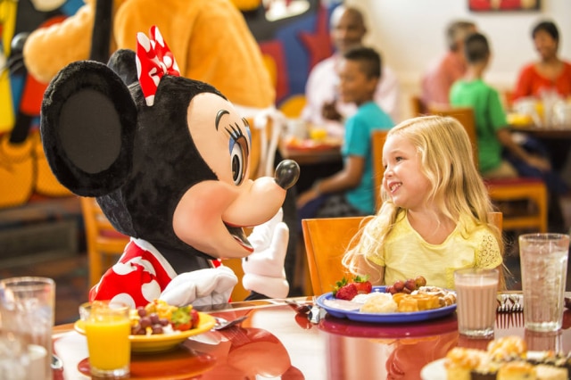 Matt Stroshane Minnie acompanha as refeições na Disney