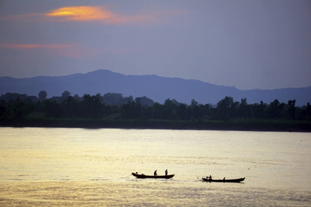 Denis D. Gray/Estadão Pôr do sol sobre o Rio Salween - local já foi um importante porto de trocas de produtos vindos da Tailândia