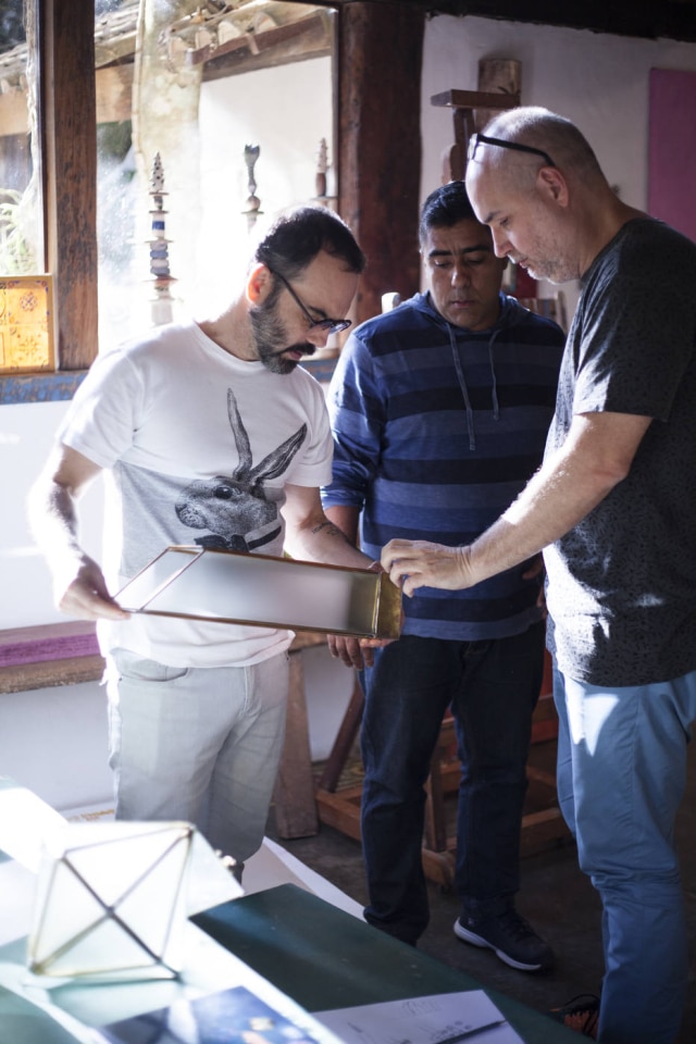 João Bertholini Designers convidados durante projeto de imersão junto a comunidade de artesãos em Tiradentes