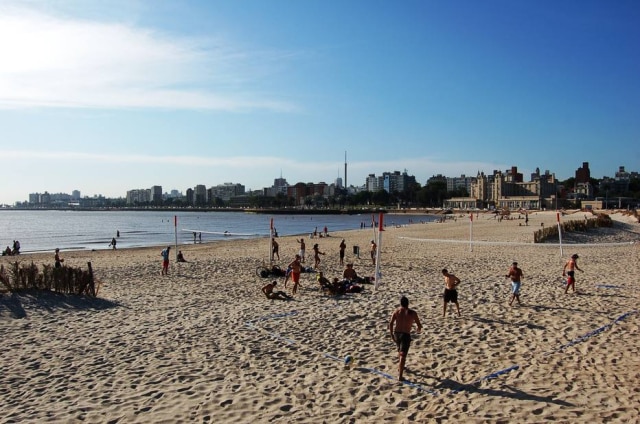 Guilherme Conte/Estadão Praia à beira do Rio da Prata na capital uruguaia.