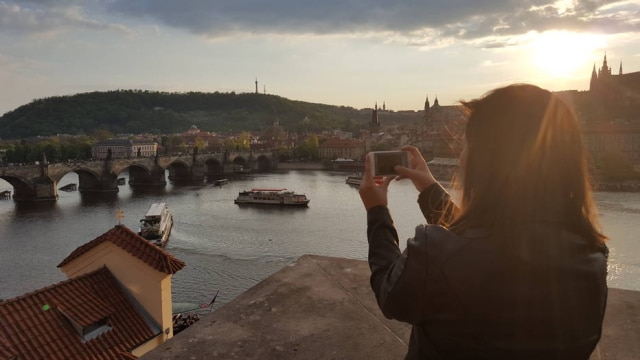 Bruna Toni/Estadão Rio Modava (ou Vltava) cerca toda Praga e divide suas quatro cidades
