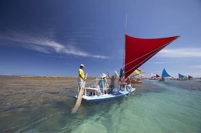 Divulgação Passeio de jangada nas pisicinas naturais de Porto de Galinhas