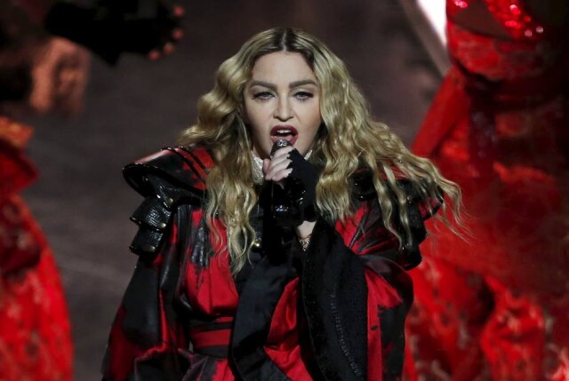 Bobby Yip/Reuters Em foto no Instagram, Madonna disse que é mãe e pai de seus filhos.